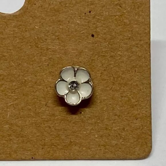 Claire's Sensitive Solution Flower Earrings White Silver Tone Stud Flowers NWOT - Picture 3 of 7